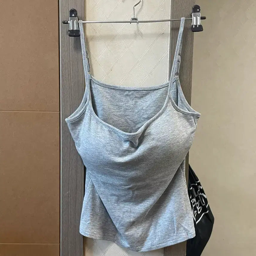 [BUNJANG] Blooming Volume Up Built-in Bra Slim Fit Basic Tank Top / 더블루밍 볼륨업 캡내장 끈나시 슬림핏 기본나시 이너 민소매  캡나시 왕뽕