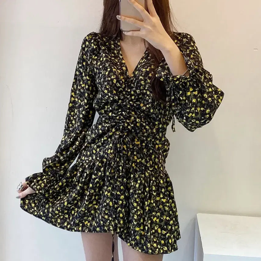 [BUNJANG] Floral Shirring V-Neck Dress / 꽃무늬 셔링 브이넥 원피스