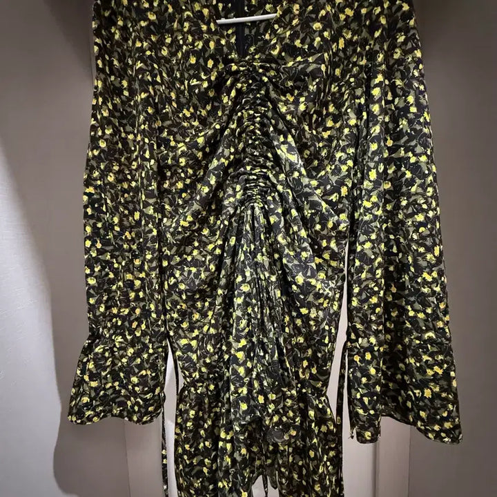 [BUNJANG] Floral Shirring V-Neck Dress / 꽃무늬 셔링 브이넥 원피스