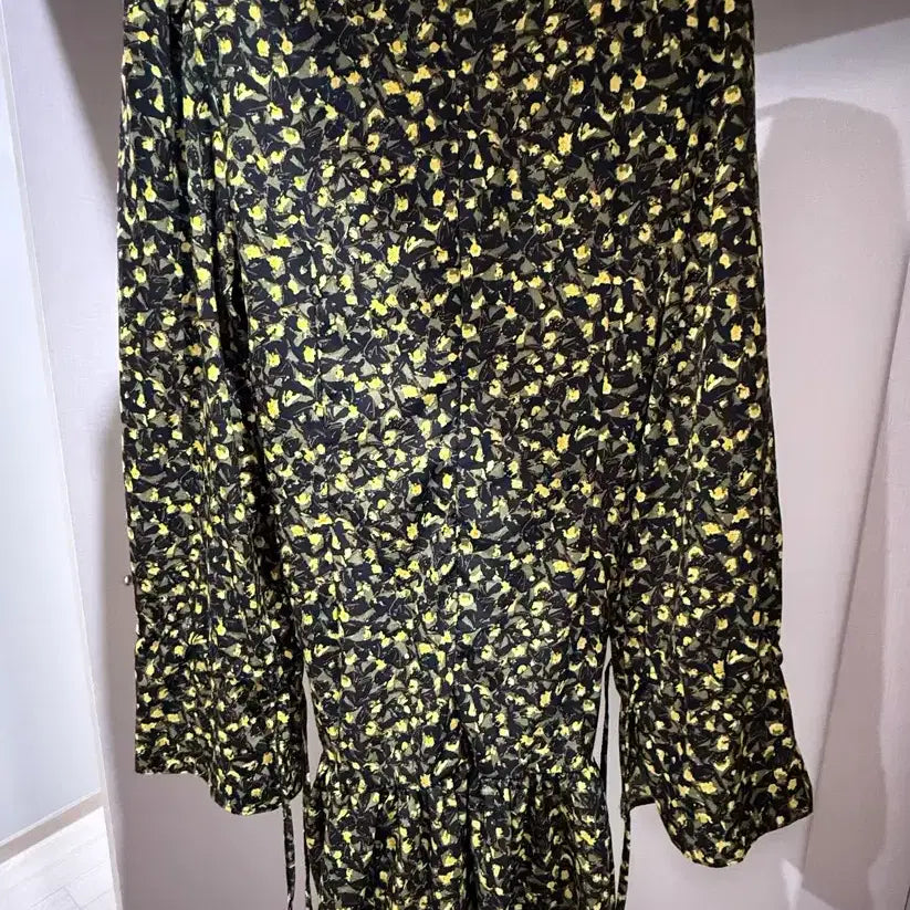 [BUNJANG] Floral Shirring V-Neck Dress / 꽃무늬 셔링 브이넥 원피스