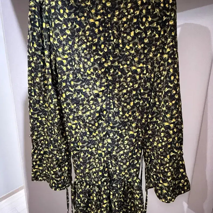 [BUNJANG] Floral Shirring V-Neck Dress / 꽃무늬 셔링 브이넥 원피스