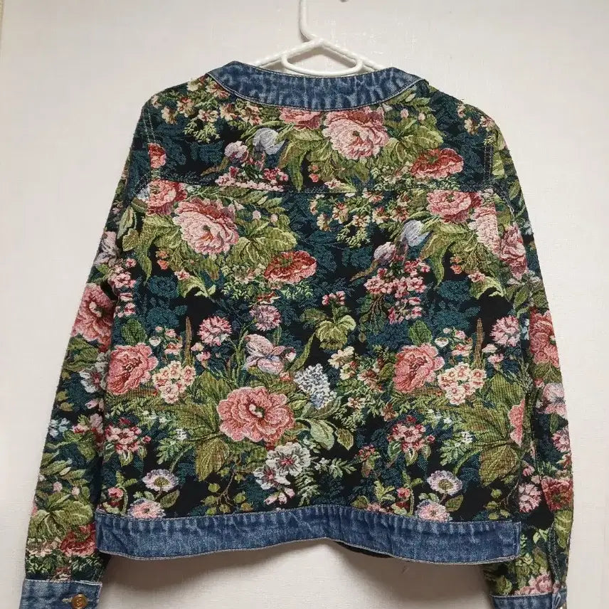 [SOLD OUT] 플라워 자수 데님 포인트 자켓