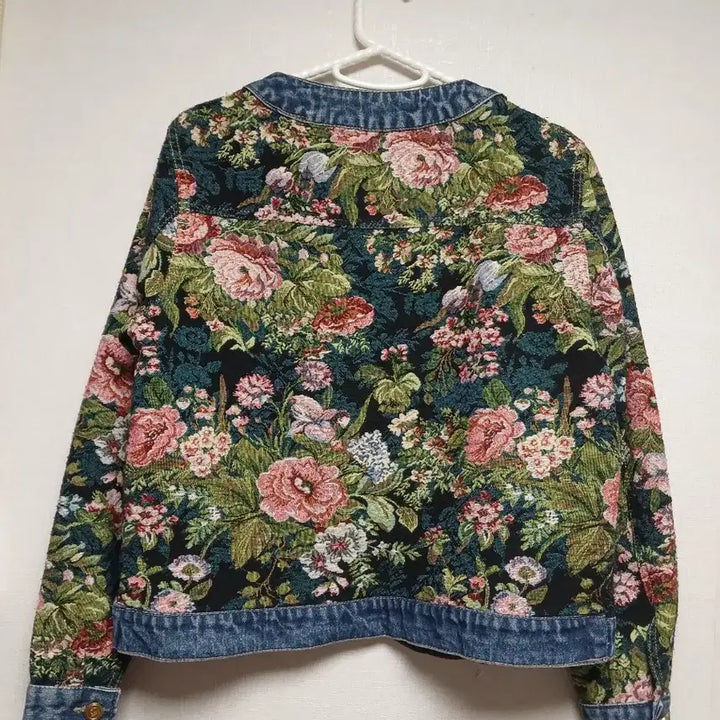 [SOLD OUT] 플라워 자수 데님 포인트 자켓