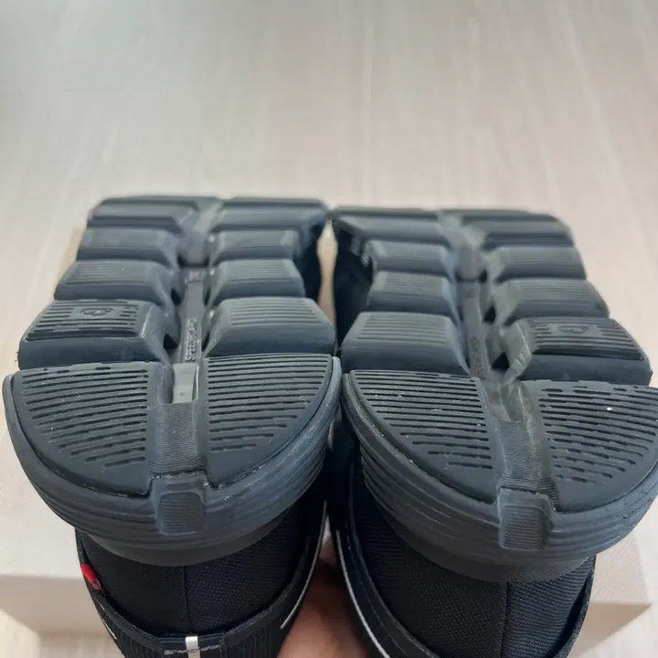 [SOLD OUT] 275 온 러닝 클라우드 6 WP 블랙