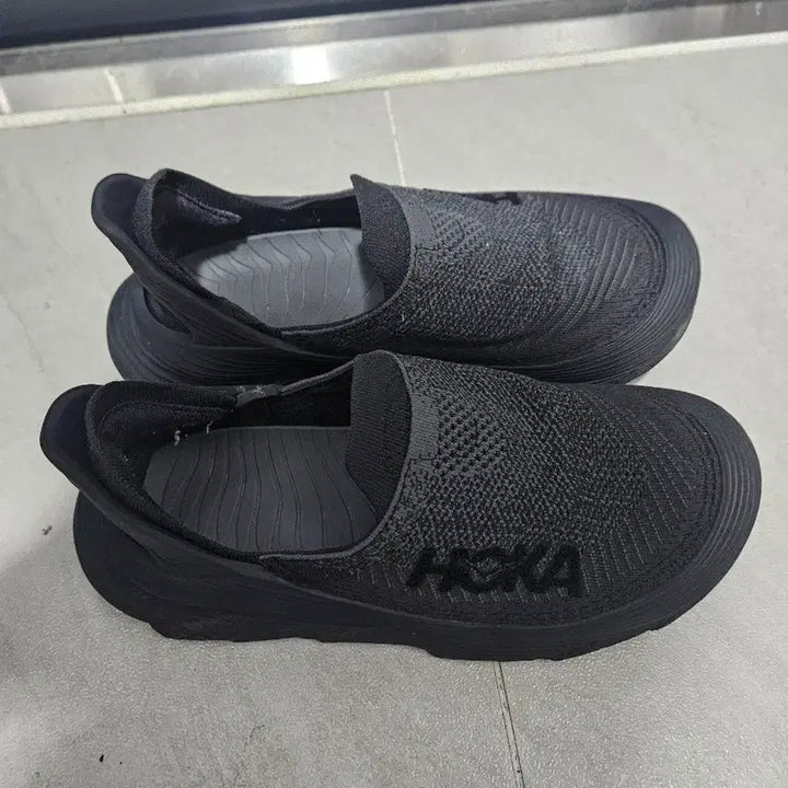 [BUNJANG] Hoka One One Black Slip-on Shoes / 호카 오네오네 검정 슬립온