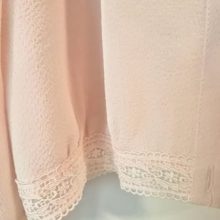 [BUNJANG] Pink Lace Detail Blouse / (Made in Japan) 레이스 디테일 핑크 블라우스 (9BR/55~