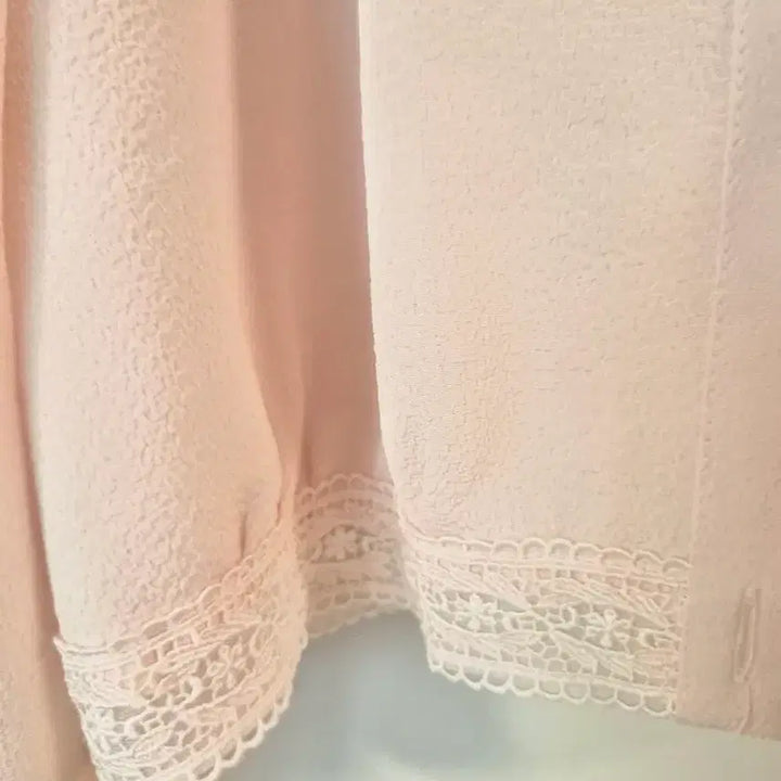 [BUNJANG] Pink Lace Detail Blouse / (Made in Japan) 레이스 디테일 핑크 블라우스 (9BR/55~