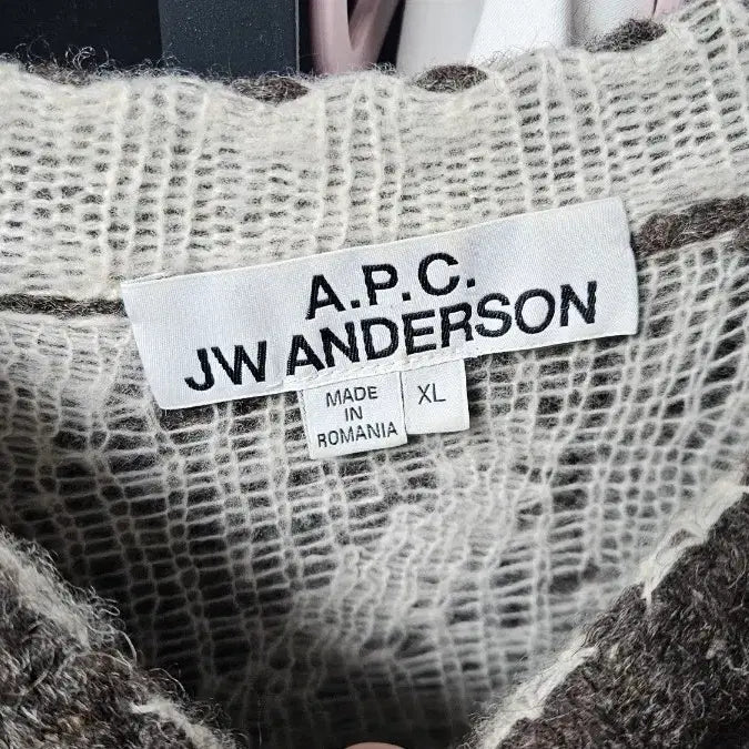 [BUNJANG] A.P.C. x J.W. Anderson Ange Jumper Brown Knit / A.P.C X Jw 앤저슨 앙쥬 점퍼 브라운 니트