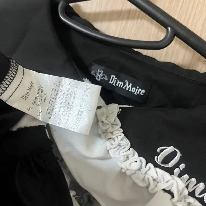 [SOLD OUT] dimmoire 딤모아르 십자가 프릴 블라우스 지뢰계 양산형