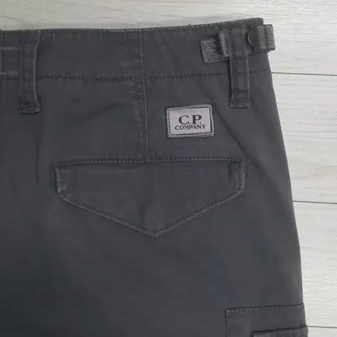 [BUNJANG] C.P Company Four-Way Stretch Cargo Pants (30-31 inch) / C.P 컴퍼니(사방스판) 카고바지 30~31인치(No.201)드라이완료!