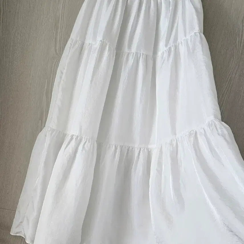 [BUNJANG] White Satin Ruffle Long Skirt / 화이트 스커트 샤틴 새상품
