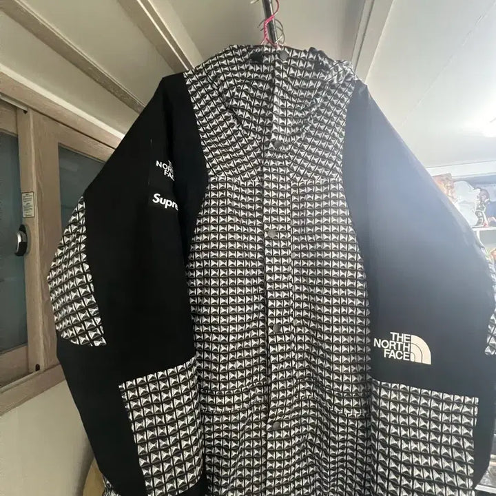[SOLD OUT] 슈프림 X 노스페이스 21SS 스터드 마운틴 자켓