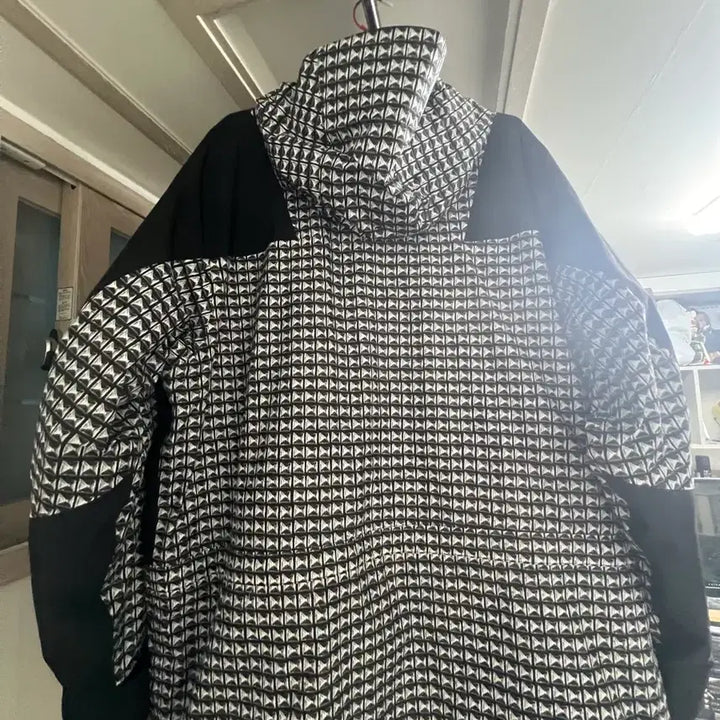 [SOLD OUT] 슈프림 X 노스페이스 21SS 스터드 마운틴 자켓