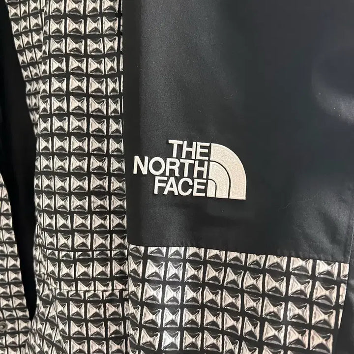 [SOLD OUT] 슈프림 X 노스페이스 21SS 스터드 마운틴 자켓