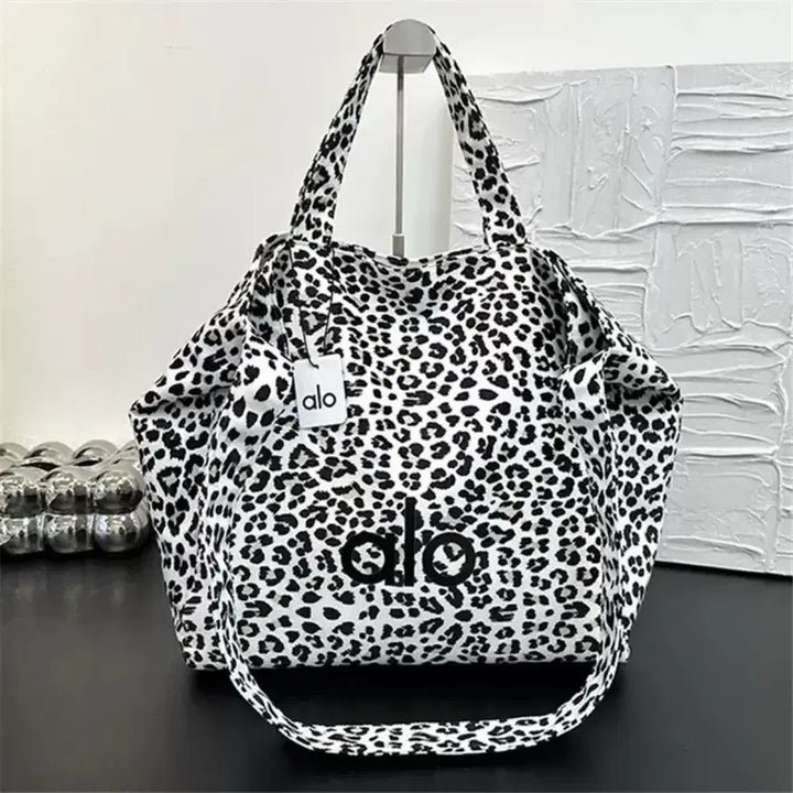 [BUNJANG] ALO White Leopard Pattern Tote Bag / ALO 화이트 레오파드 패턴 토트백