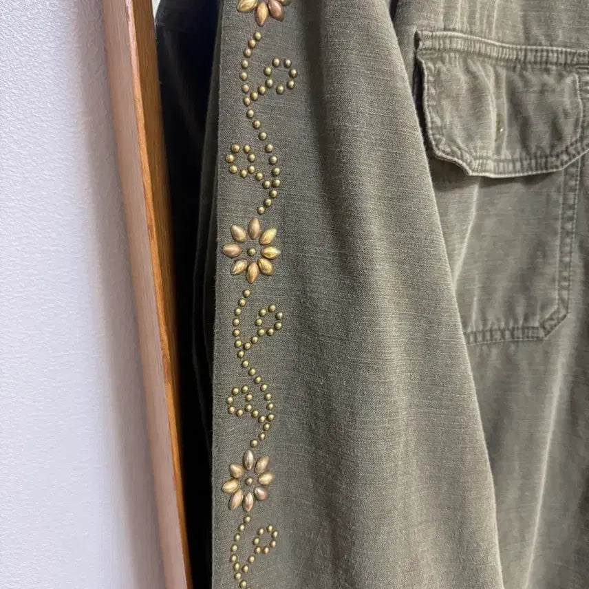 [BUNJANG] Remi Relief Flower Detail Shirt / 레미릴리프 셔츠 m