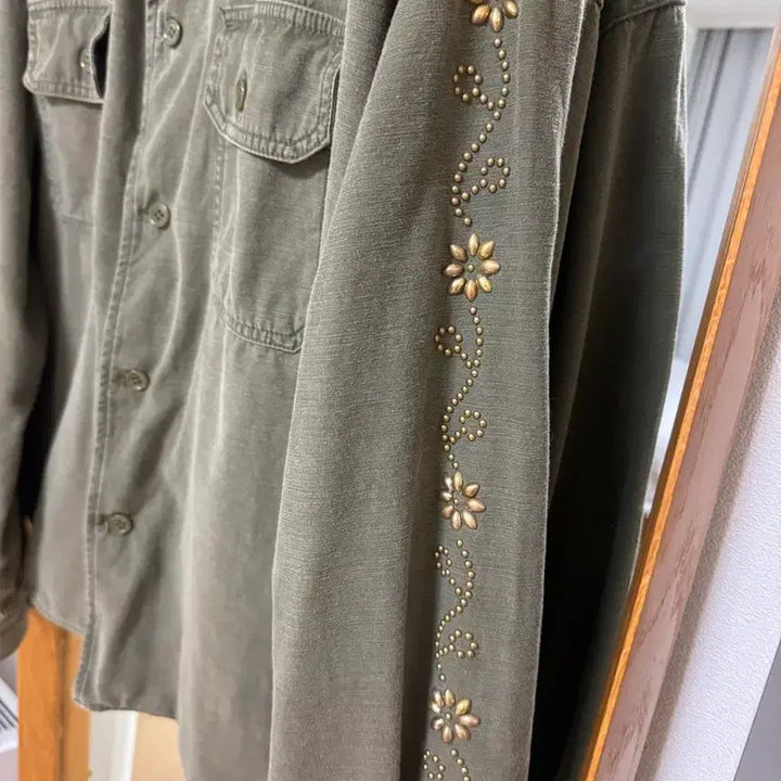 [BUNJANG] Remi Relief Flower Detail Shirt / 레미릴리프 셔츠 m