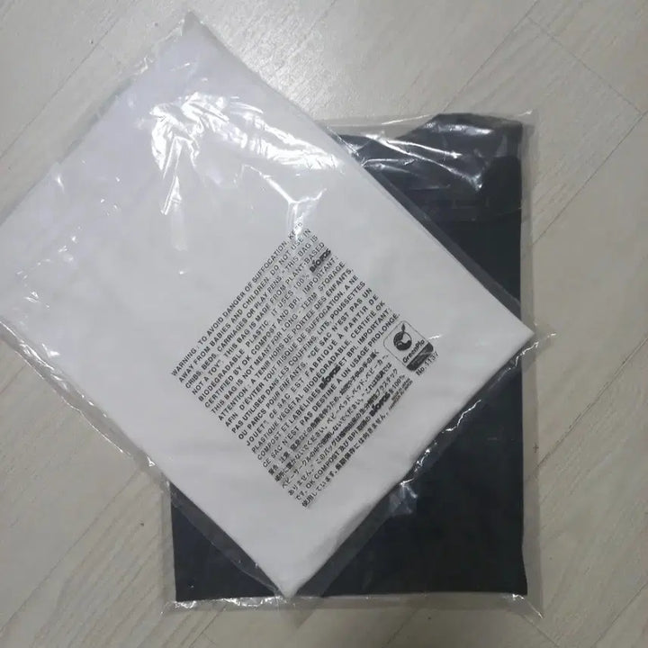 [BUNJANG] Comme des Garcons Play T-shirt (Black/White) / 미개봉새상품)꼼데가르송 PLAY 반팔티 (블랙.화이트)