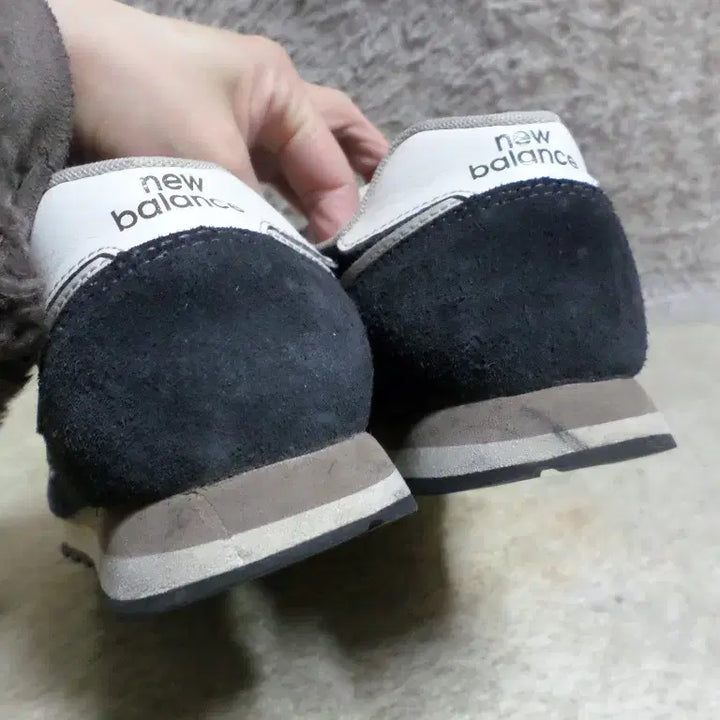 [BUNJANG] New Balance 373 Black Sneakers / 후루룩구제 255 뉴발란스 373 블랙 운동화 스니커즈 중고 신발
