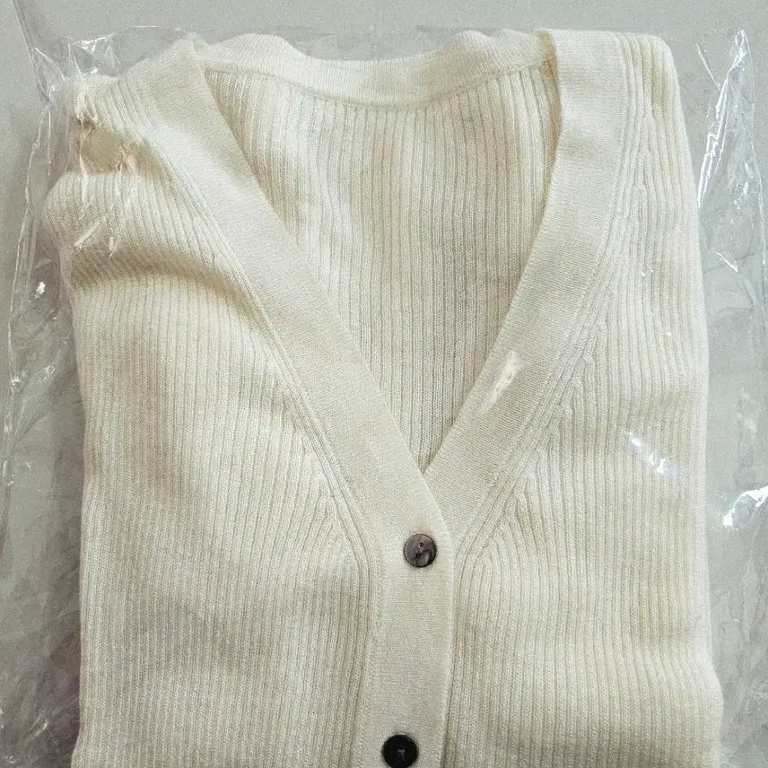 [SOLD OUT] 택있는 새상품] 라인어디션 가디건