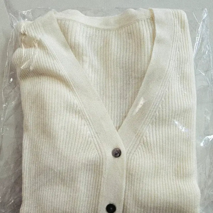 [SOLD OUT] 택있는 새상품] 라인어디션 가디건