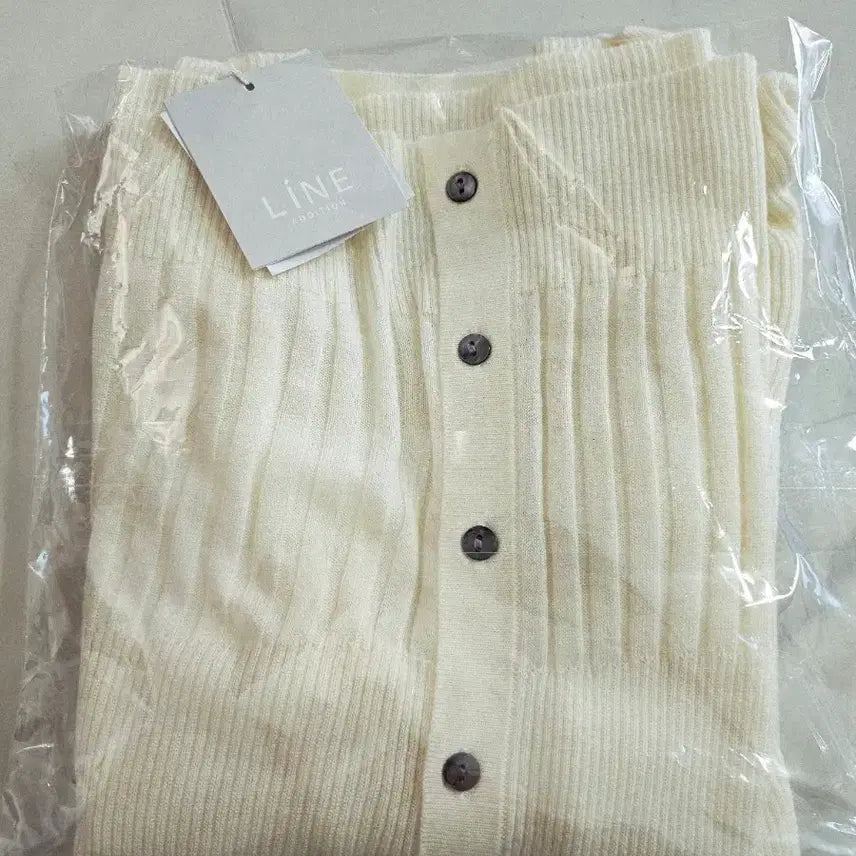 [SOLD OUT] 택있는 새상품] 라인어디션 가디건