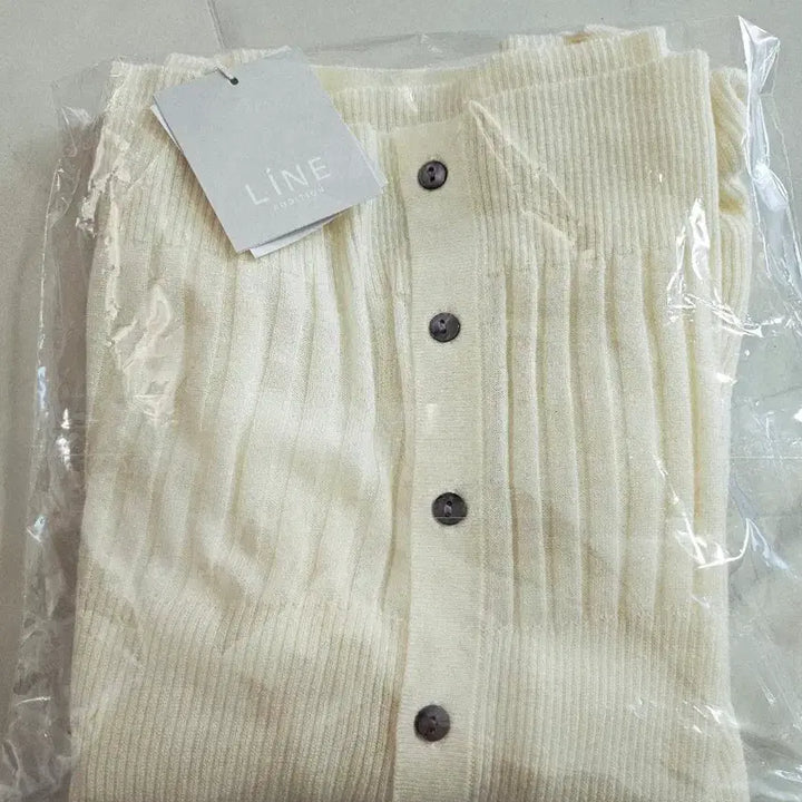 [SOLD OUT] 택있는 새상품] 라인어디션 가디건