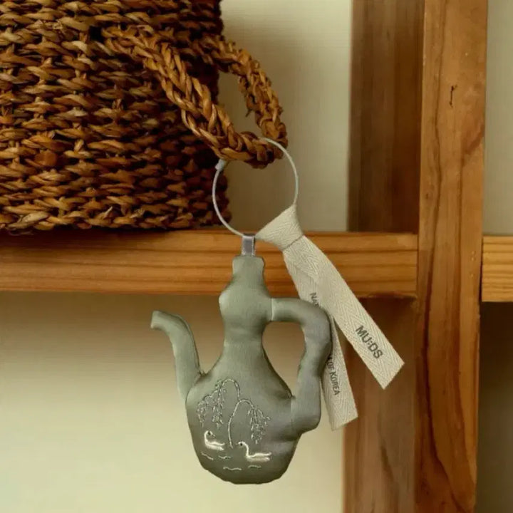 [BUNJANG] National Museum of Korea Celadon Landscape Ewer Keyring / (새상품) 국립중앙박물괸 굿즈 청자 풍경주자 키링
