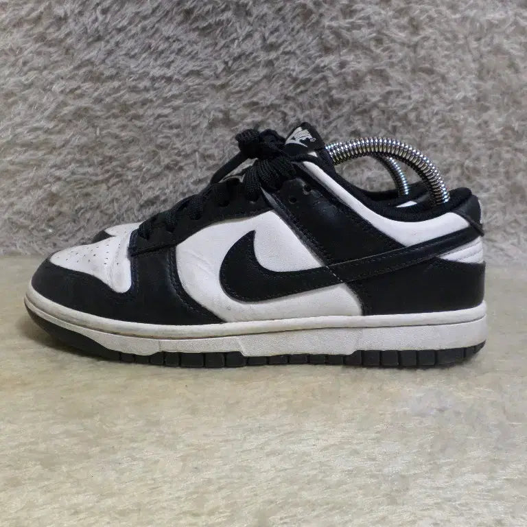 [BUNJANG] Nike Dunk Low Panda Sneakers - Used / 후루룩구제 240 나이키 덩크로우 범고래 운동화 중고 신발