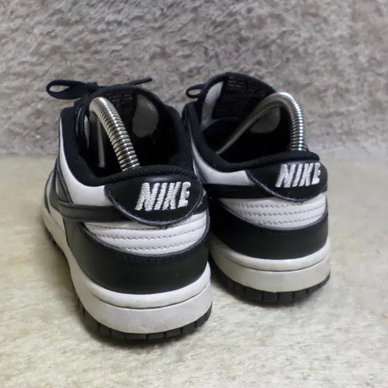 [BUNJANG] Nike Dunk Low Panda Sneakers - Used / 후루룩구제 240 나이키 덩크로우 범고래 운동화 중고 신발