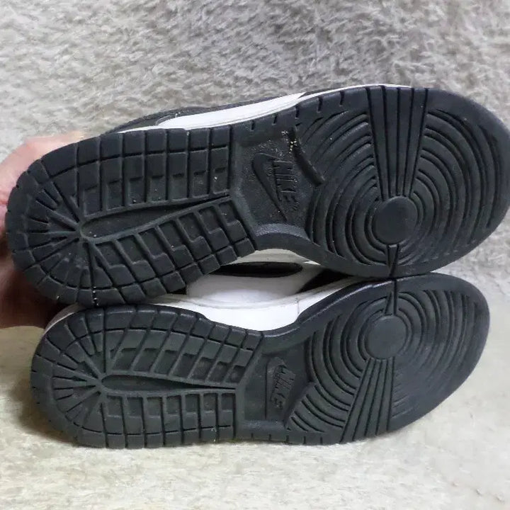 [BUNJANG] Nike Dunk Low Panda Sneakers - Used / 후루룩구제 240 나이키 덩크로우 범고래 운동화 중고 신발