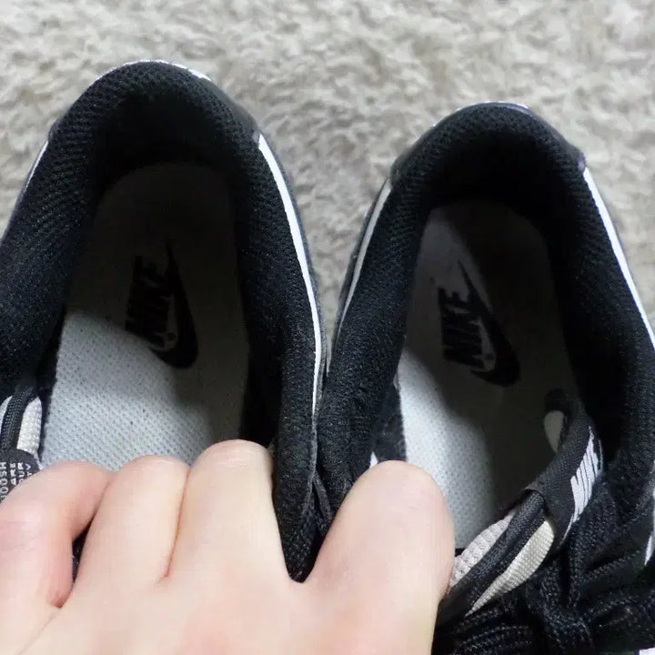 [BUNJANG] Nike Dunk Low Panda Sneakers - Used / 후루룩구제 240 나이키 덩크로우 범고래 운동화 중고 신발