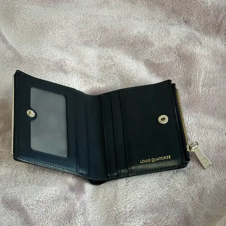 [BUNJANG] Louis Quatorze Gold Bar Bifold Half Wallet Black / 루이까또즈 골드바 바이폴드 하프지갑 블랙