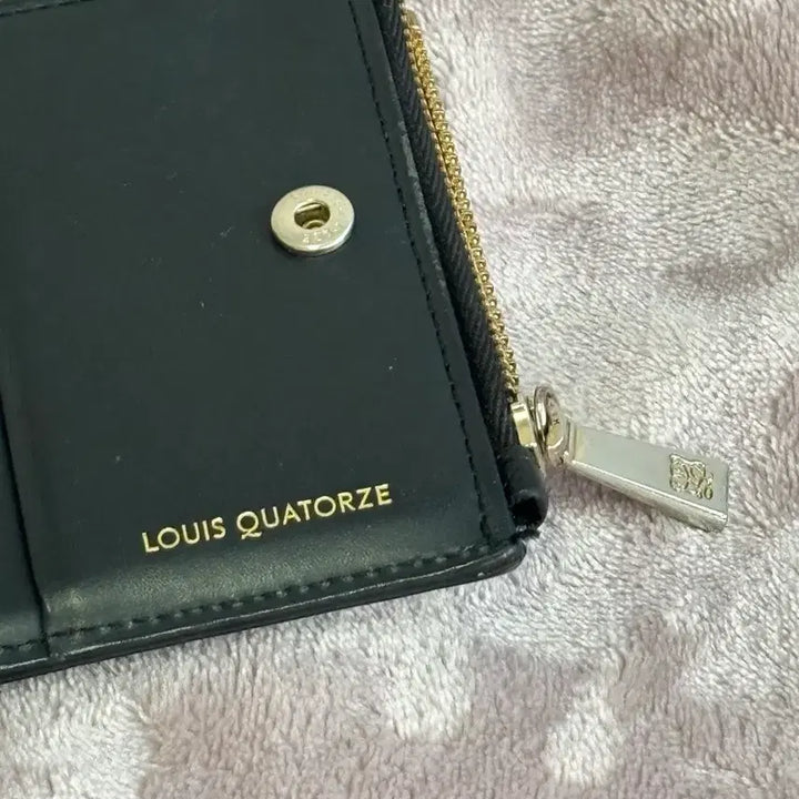 [BUNJANG] Louis Quatorze Gold Bar Bifold Half Wallet Black / 루이까또즈 골드바 바이폴드 하프지갑 블랙