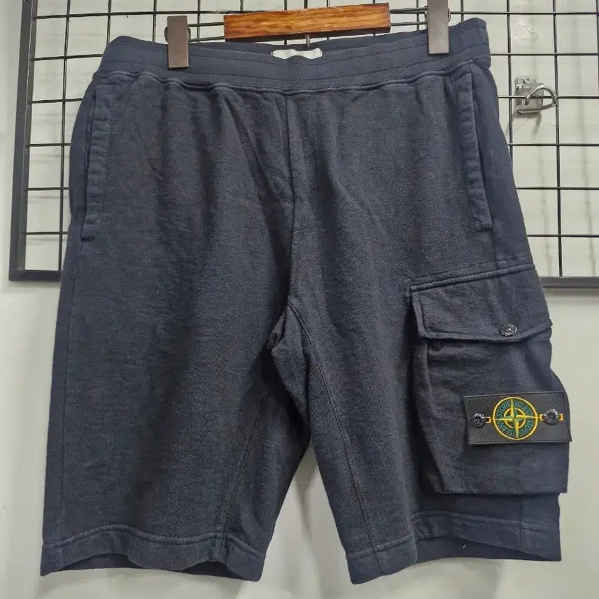 [SOLD OUT] 100L 스톤아일랜드 카고 반바지 검정