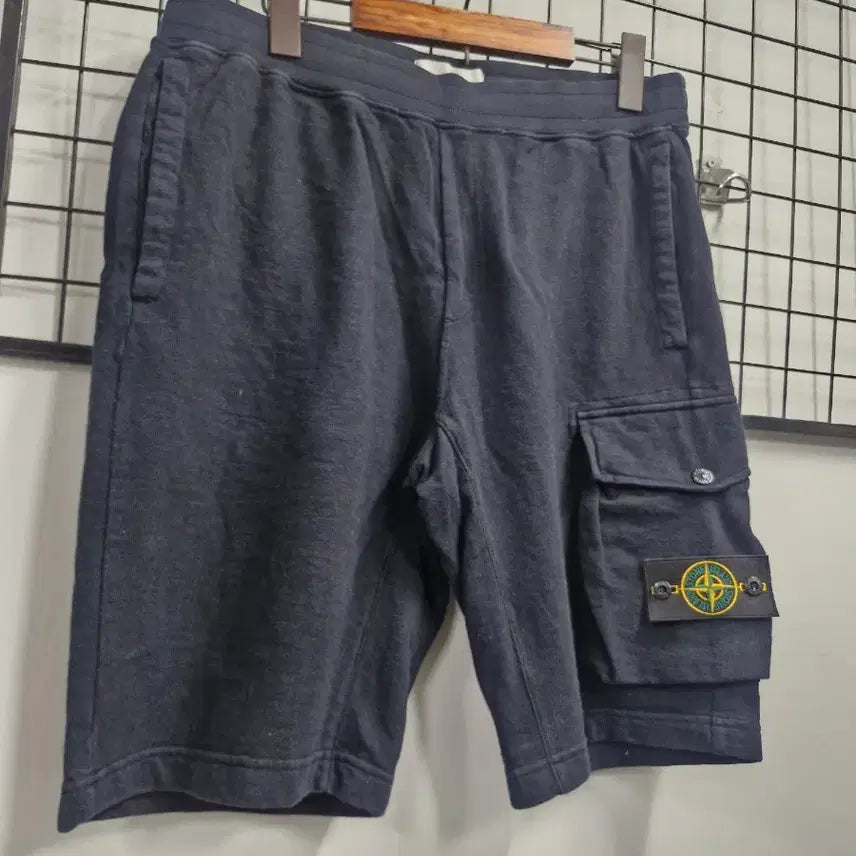 [SOLD OUT] 100L 스톤아일랜드 카고 반바지 검정