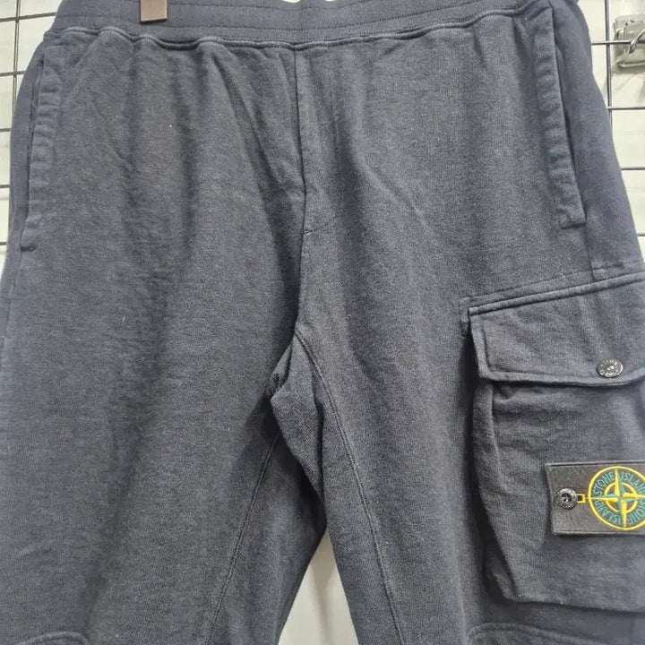 [SOLD OUT] 100L 스톤아일랜드 카고 반바지 검정