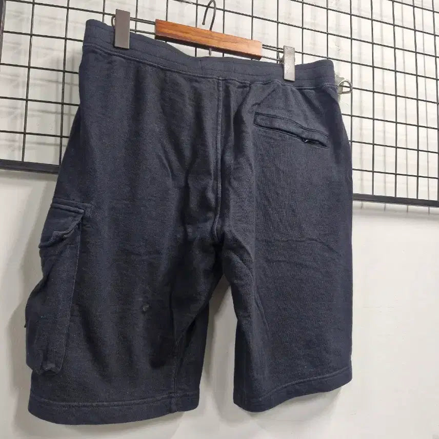 [SOLD OUT] 100L 스톤아일랜드 카고 반바지 검정