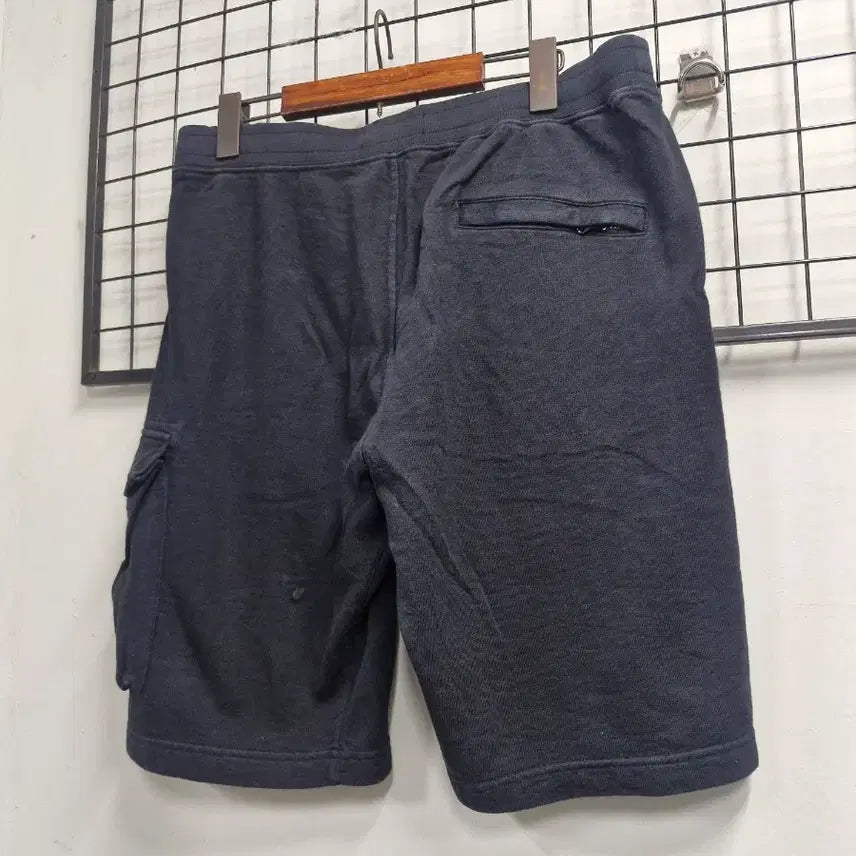 [SOLD OUT] 100L 스톤아일랜드 카고 반바지 검정