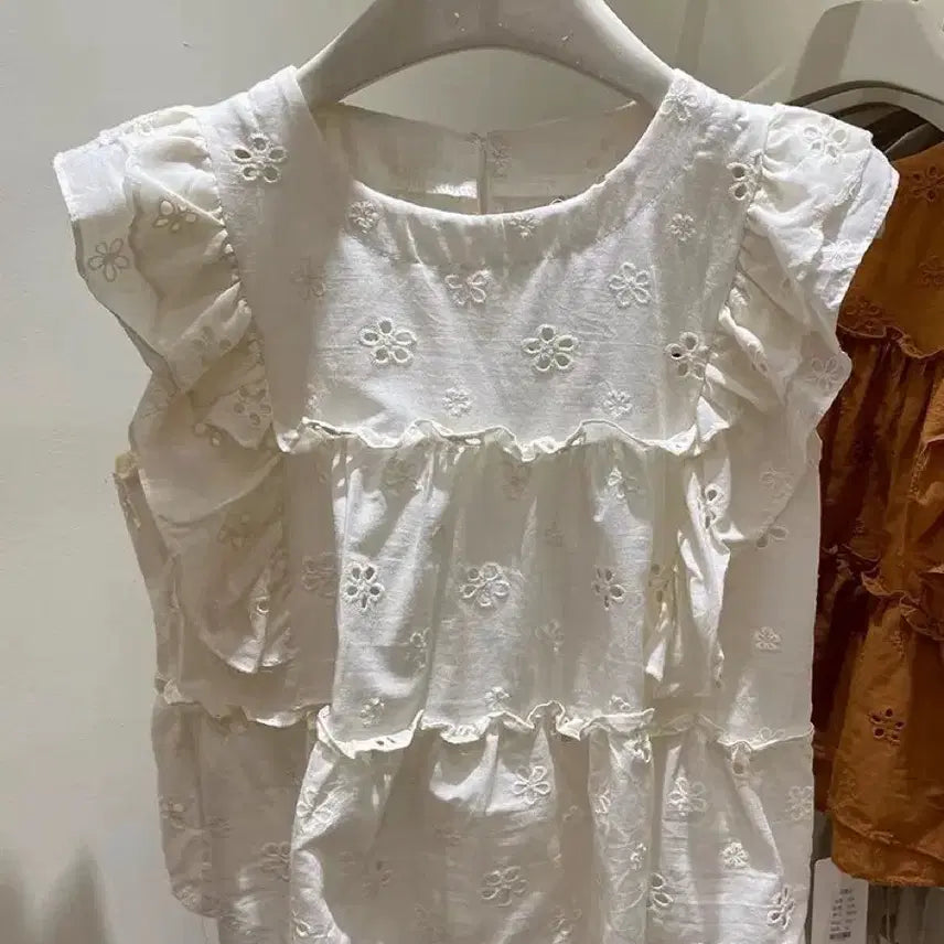 [BUNJANG] White Punching Lace Frill Blouse / 펀칭 레이스 프릴 블라우스 화이트
