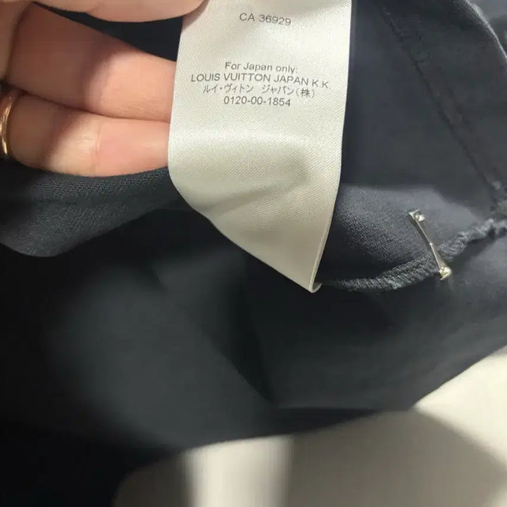 [SOLD OUT] 루이비통 스테이플 에디션 블랙 티셔츠 XL 백화점판