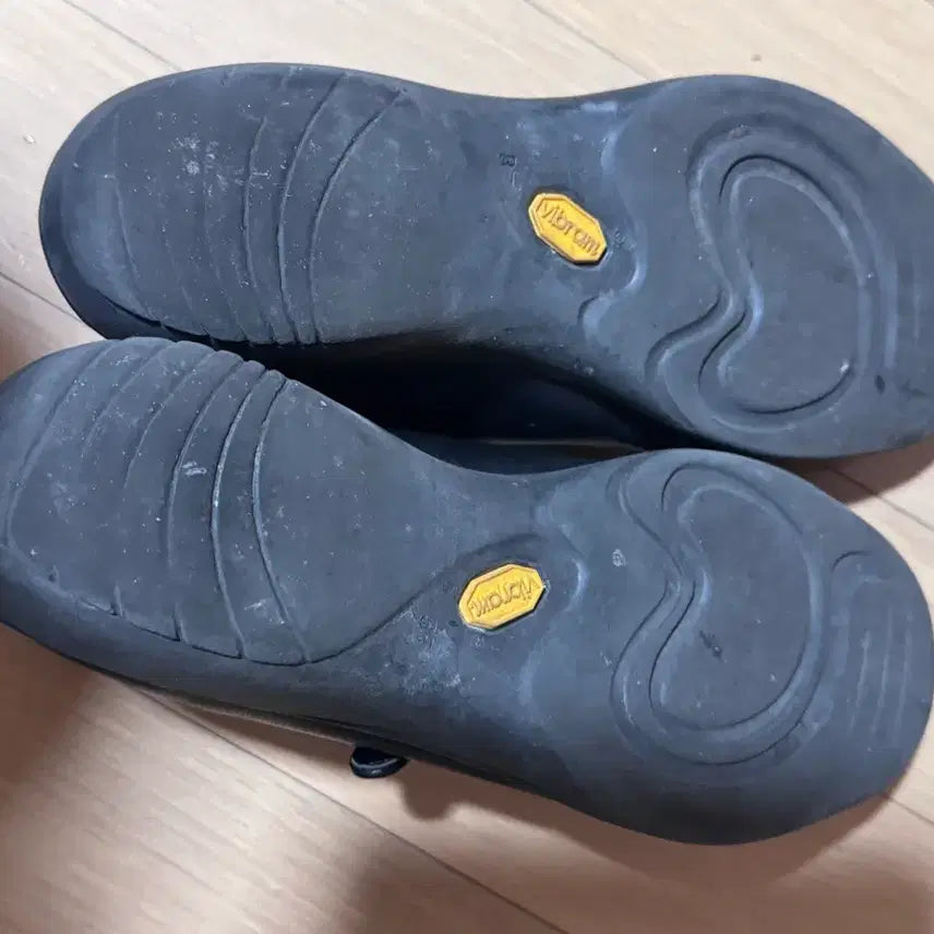 [SOLD OUT] 얼바닉 비브람 메리제인 매트 240