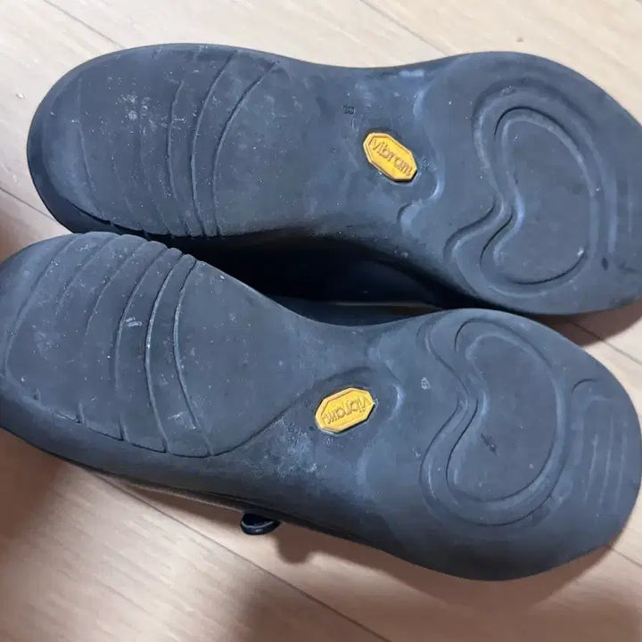 [SOLD OUT] 얼바닉 비브람 메리제인 매트 240
