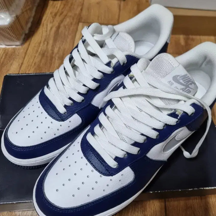 [BUNJANG] Nike Air Force 1 Cut Out Midnight Navy Sneakers / 나이키 에어포스 컷 아웃  미드나잇 네이비 255