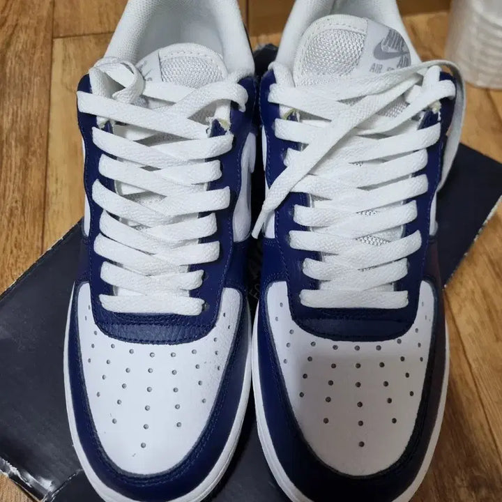 [BUNJANG] Nike Air Force 1 Cut Out Midnight Navy Sneakers / 나이키 에어포스 컷 아웃  미드나잇 네이비 255