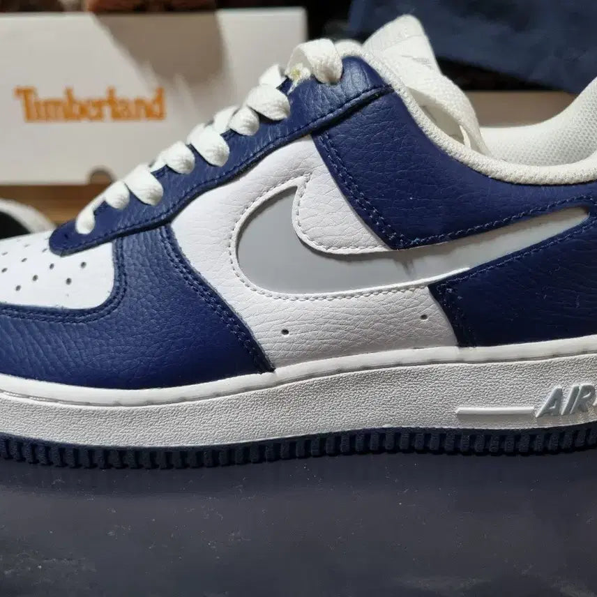 [BUNJANG] Nike Air Force 1 Cut Out Midnight Navy Sneakers / 나이키 에어포스 컷 아웃  미드나잇 네이비 255