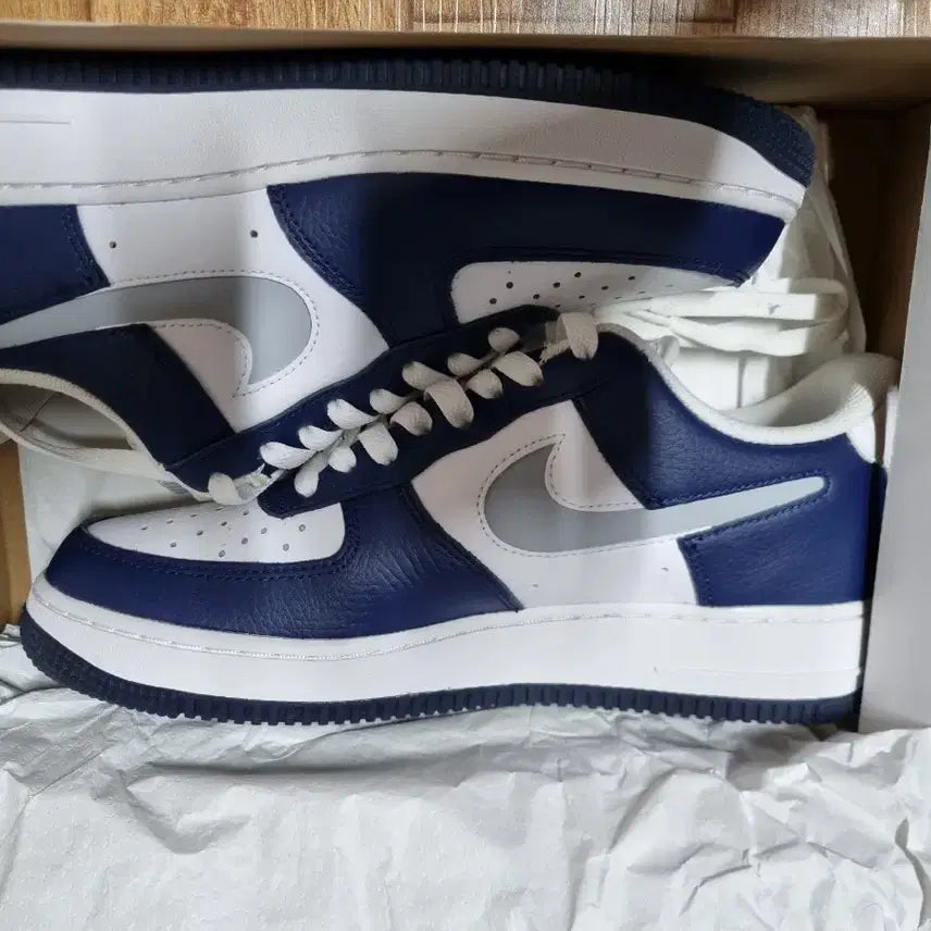 [BUNJANG] Nike Air Force 1 Cut Out Midnight Navy Sneakers / 나이키 에어포스 컷 아웃  미드나잇 네이비 255