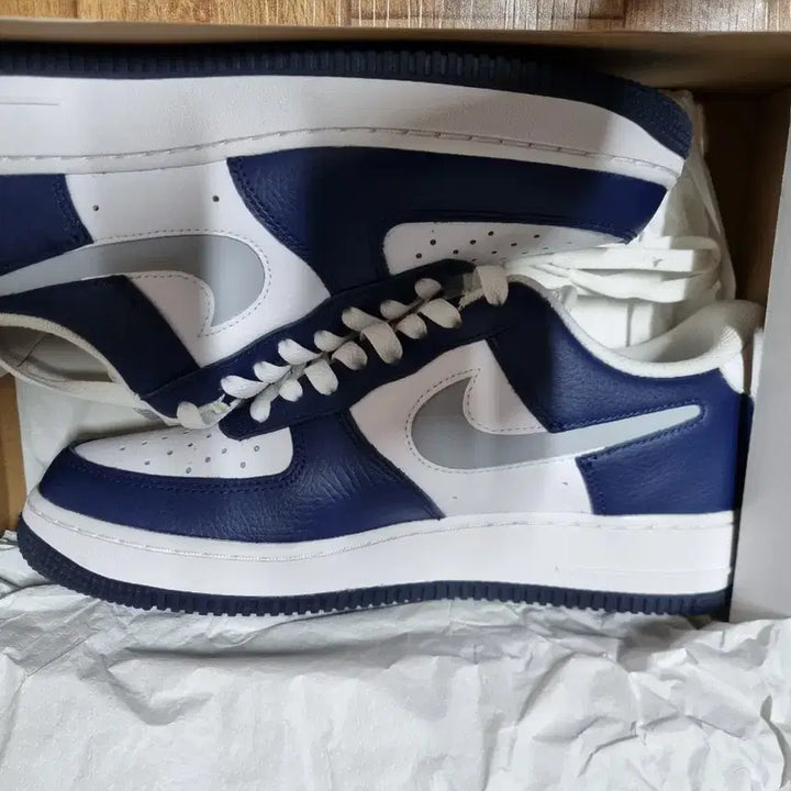 [BUNJANG] Nike Air Force 1 Cut Out Midnight Navy Sneakers / 나이키 에어포스 컷 아웃  미드나잇 네이비 255