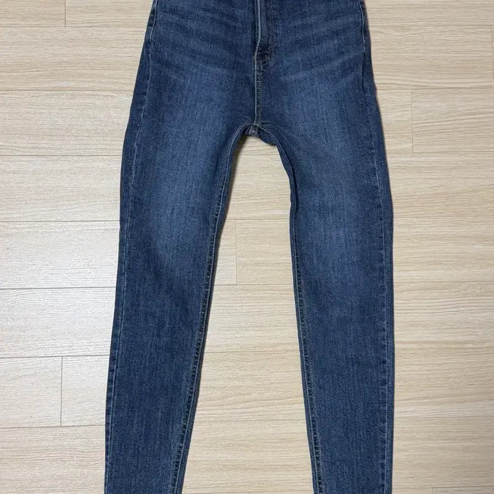 [BUNJANG] KINDAMIE High-Waist Two-Button Skinny Jeans / 카인다미 골반볼륨업 투버튼 하이웨이스트_중진청 스키니