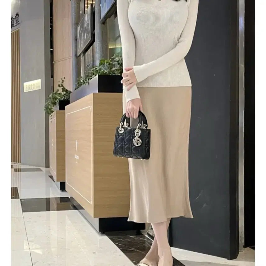 [SOLD OUT] 클로르 골드베이지 실키 머메이드 롱스커트 하객룩 출근룩 오피스룩